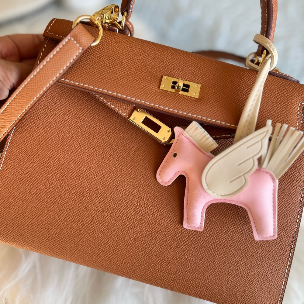 Retail $349 Classic Leather Handbag Size 25 cm - Picture 3 of 8